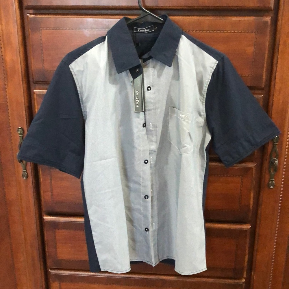 Short sleeve shirt.